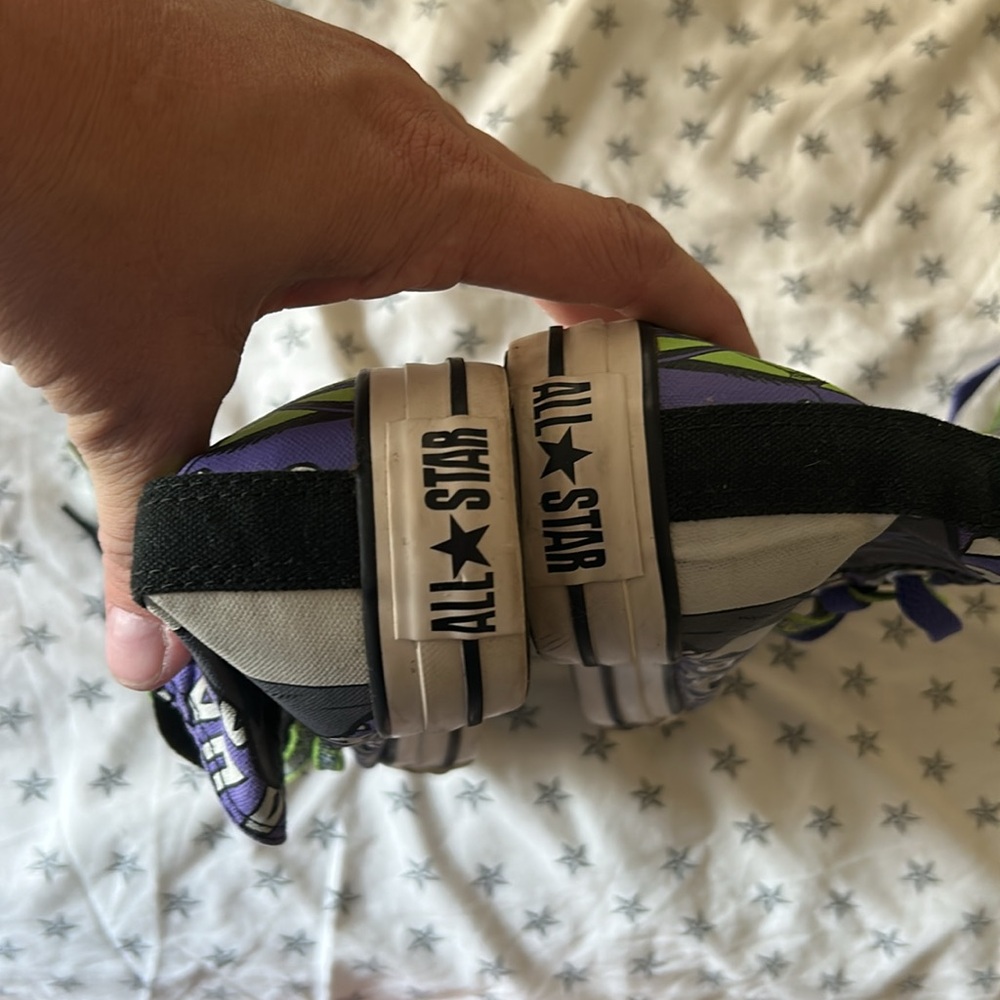 Converse High-Top Sneakers with Joker Design. Mens 6, womens 8 - Picture 4 of 7